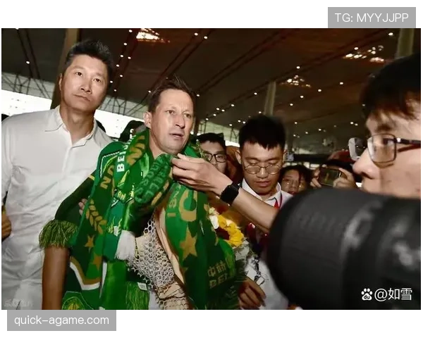 国安掀起换帅风暴，杨立瑜弃用引发争议，球队中坚失衡的危机究竟如何解决？