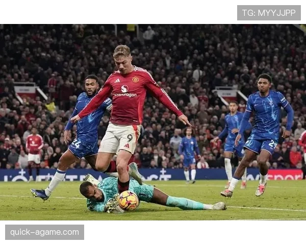 曼联重建进程存疑，阵容补强未解根本问题，赛季表现持续承压