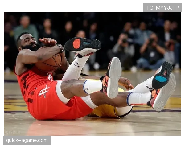 拉沙德·刘易斯通过精准无球跑动提升关键进攻效率